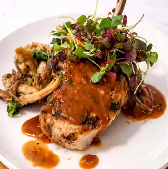 SNS lounge 8 Pork chop